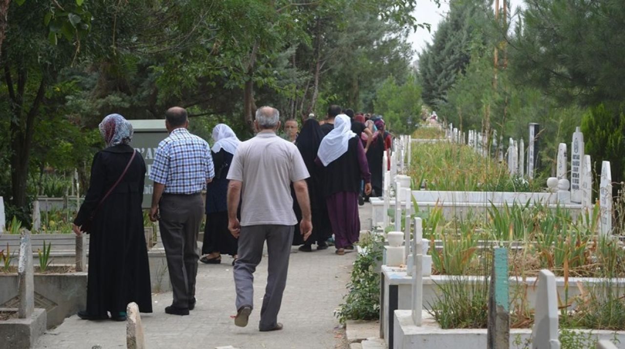 Bayram Öncesi Mezar Bakımı
